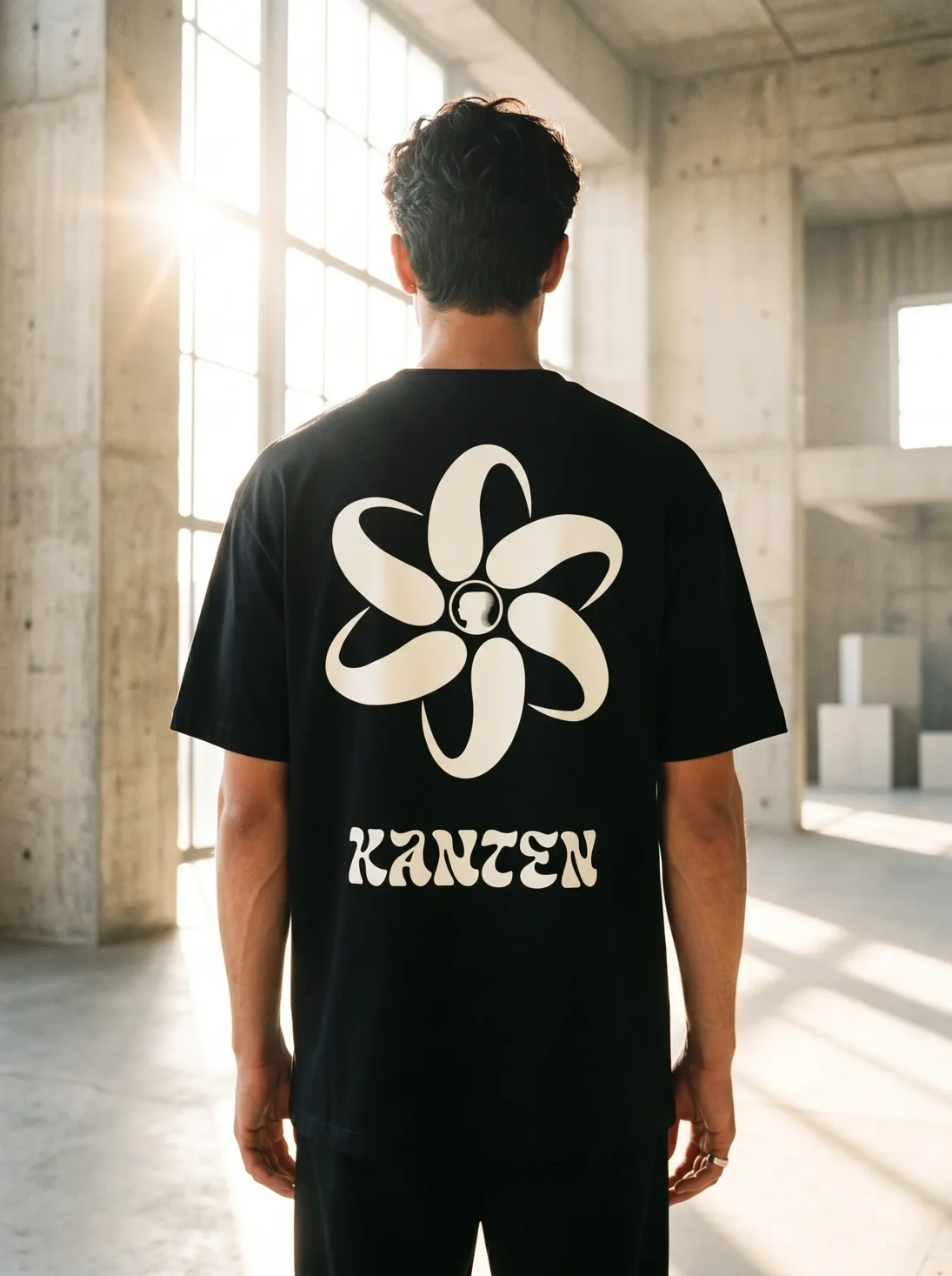 T-shirt Uzu, vue du graphisme au dos